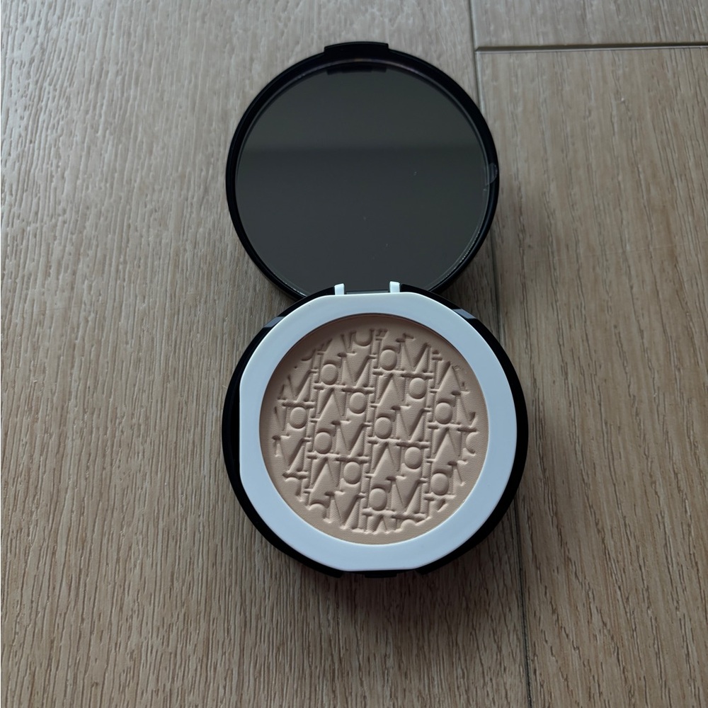 Bare minerals pressed powder